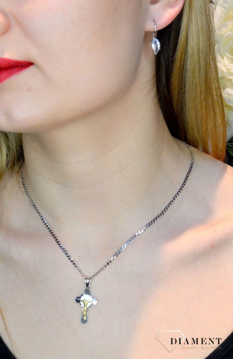 Złoty łańcuszek białe złoto 585 pancerka z grawerowaniem 3mm 45 cm DIA-LAN-6018-585 3mm. Łańcuszki to uniwersalne dodatki, które sprawdzają się na każdą okazję i dla kobiet w każdym wieku. Złoty łańcuszek jest uniwersalnym d.jpg